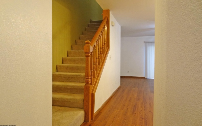 9 Hanna Lane, Morgantown, West Virginia 26505-8063, 2 Bedrooms Bedrooms, 4 Rooms Rooms,1 BathroomBathrooms,Single Family Attached,For Sale,Hanna,10160606