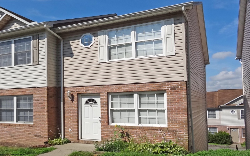 9 Hanna Lane, Morgantown, West Virginia 26505-8063, 2 Bedrooms Bedrooms, 4 Rooms Rooms,1 BathroomBathrooms,Single Family Attached,For Sale,Hanna,10160606