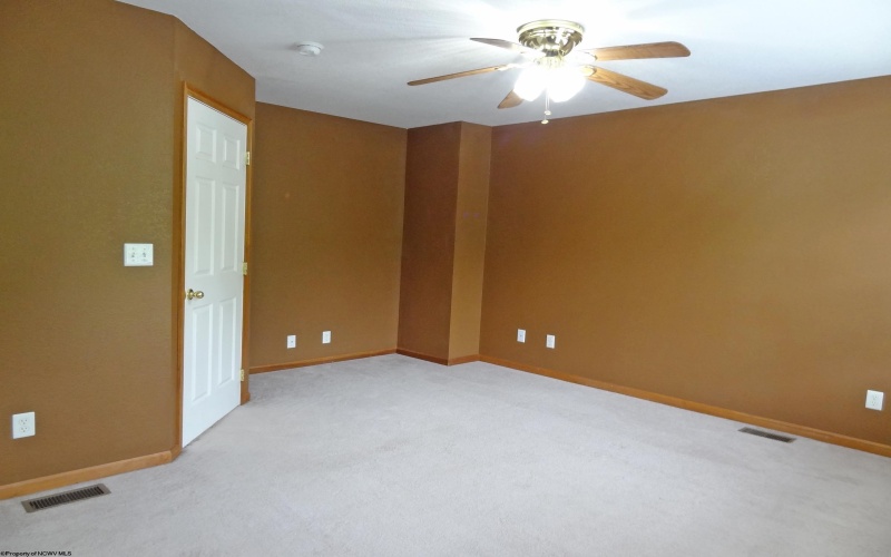 9 Hanna Lane, Morgantown, West Virginia 26505-8063, 2 Bedrooms Bedrooms, 4 Rooms Rooms,1 BathroomBathrooms,Single Family Attached,For Sale,Hanna,10160606