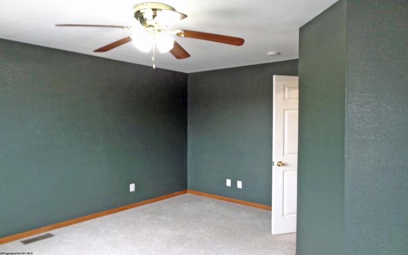 9 Hanna Lane, Morgantown, West Virginia 26505-8063, 2 Bedrooms Bedrooms, 4 Rooms Rooms,1 BathroomBathrooms,Single Family Attached,For Sale,Hanna,10160606