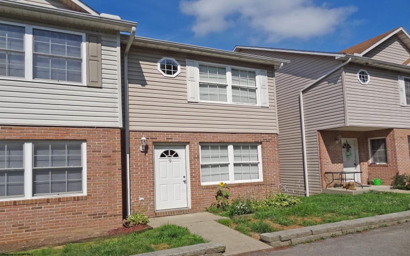 9 Hanna Lane, Morgantown, West Virginia 26505-8063, 2 Bedrooms Bedrooms, 4 Rooms Rooms,1 BathroomBathrooms,Single Family Attached,For Sale,Hanna,10160606