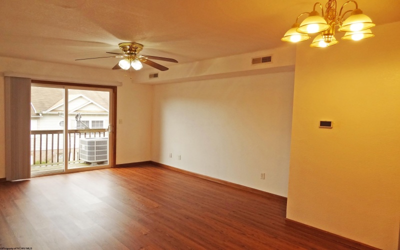 9 Hanna Lane, Morgantown, West Virginia 26505-8063, 2 Bedrooms Bedrooms, 4 Rooms Rooms,1 BathroomBathrooms,Single Family Attached,For Sale,Hanna,10160606