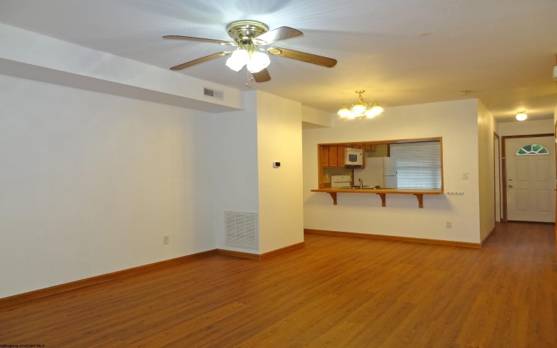 9 Hanna Lane, Morgantown, West Virginia 26505-8063, 2 Bedrooms Bedrooms, 4 Rooms Rooms,1 BathroomBathrooms,Single Family Attached,For Sale,Hanna,10160606