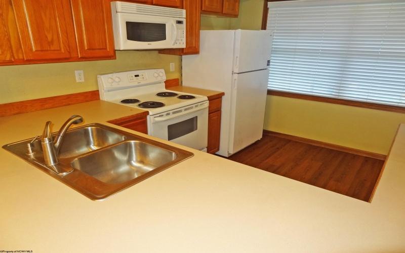 9 Hanna Lane, Morgantown, West Virginia 26505-8063, 2 Bedrooms Bedrooms, 4 Rooms Rooms,1 BathroomBathrooms,Single Family Attached,For Sale,Hanna,10160606