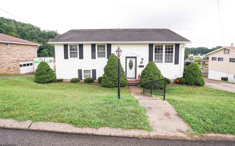 1223 Woodland Crescent, Fairmont, West Virginia 26554, 3 Bedrooms Bedrooms, 7 Rooms Rooms,1 BathroomBathrooms,Single Family Detached,For Sale,Woodland,10160609