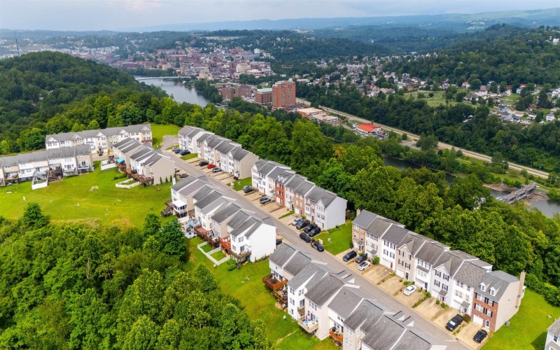 125 Birds Eye View Drive, Morgantown, West Virginia 26501, 3 Bedrooms Bedrooms, 6 Rooms Rooms,2 BathroomsBathrooms,Single Family Attached,For Sale,Birds Eye View,10160628