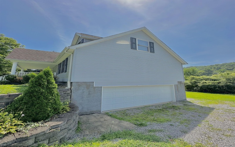 4085 Boyles Road, Clarksburg, West Virginia 26301, 4 Bedrooms Bedrooms, 8 Rooms Rooms,1 BathroomBathrooms,Single Family Detached,For Sale,Boyles,10160625