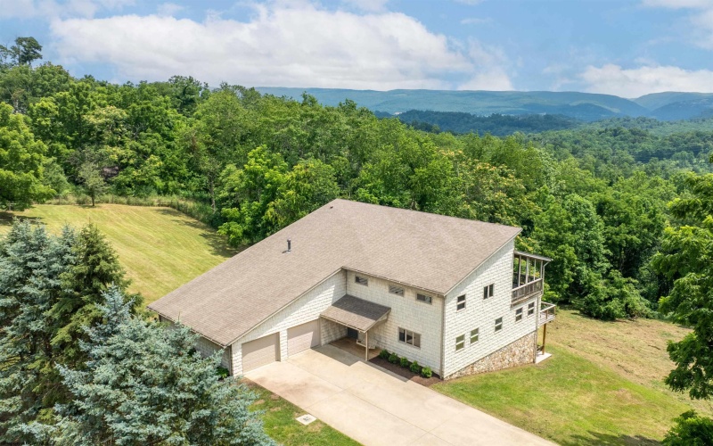 2626 Stewartstown Road, Morgantown, West Virginia 26508, 5 Bedrooms Bedrooms, 15 Rooms Rooms,4 BathroomsBathrooms,Single Family Detached,For Sale,Stewartstown,10160624