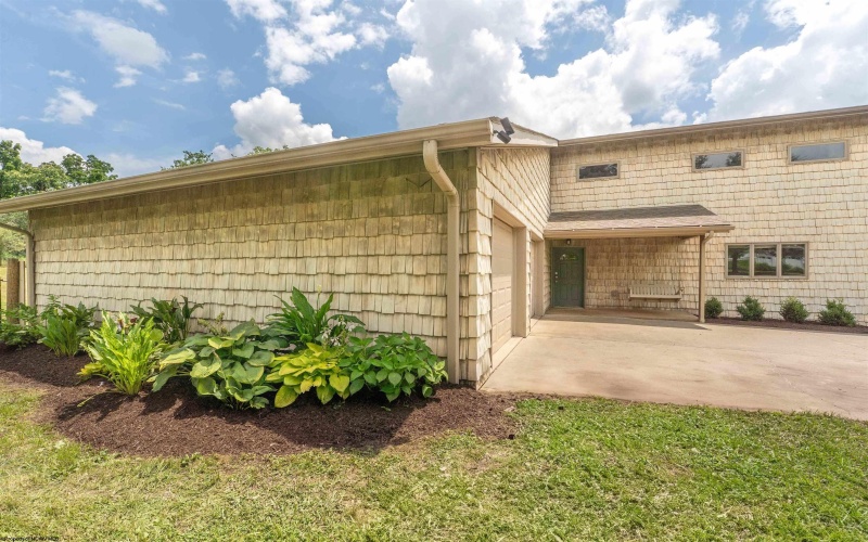 2626 Stewartstown Road, Morgantown, West Virginia 26508, 5 Bedrooms Bedrooms, 15 Rooms Rooms,4 BathroomsBathrooms,Single Family Detached,For Sale,Stewartstown,10160624