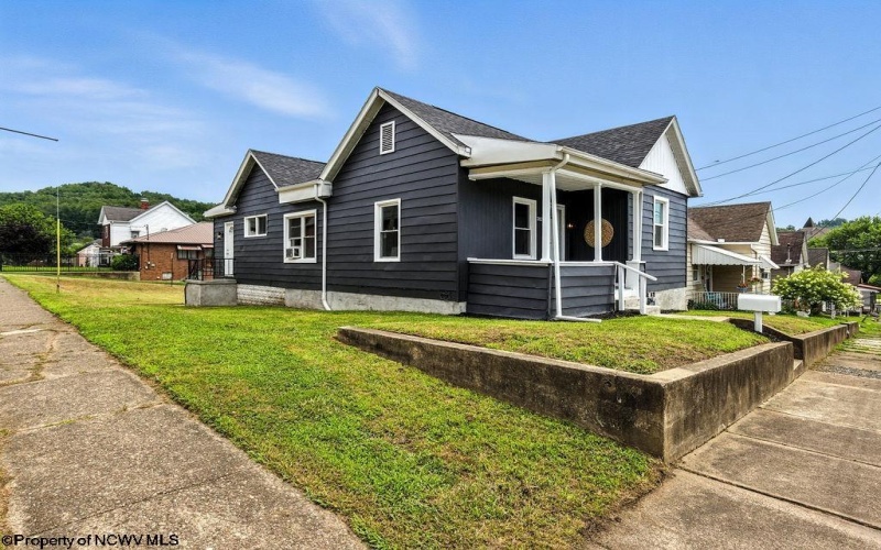 2026 Goff Avenue, Clarksburg, West Virginia 26301, 3 Bedrooms Bedrooms, 6 Rooms Rooms,1 BathroomBathrooms,Single Family Detached,For Sale,Goff,10160623