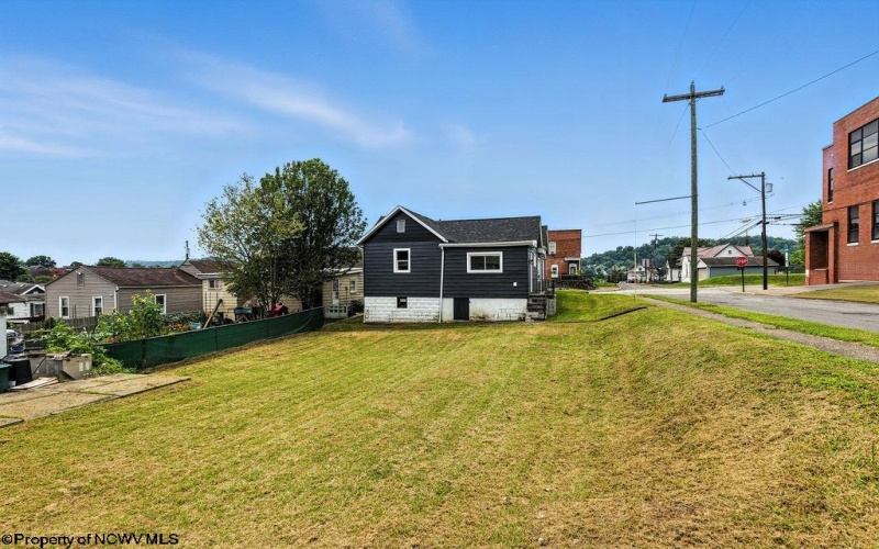 2026 Goff Avenue, Clarksburg, West Virginia 26301, 3 Bedrooms Bedrooms, 6 Rooms Rooms,1 BathroomBathrooms,Single Family Detached,For Sale,Goff,10160623