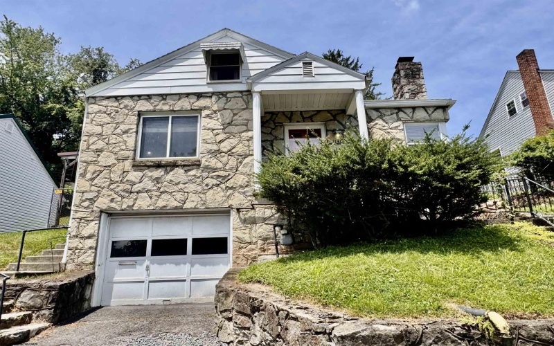 1131 SUNSET Drive, Fairmont, West Virginia 26554, 2 Bedrooms Bedrooms, 4 Rooms Rooms,1 BathroomBathrooms,Single Family Detached,For Sale,SUNSET,10160629