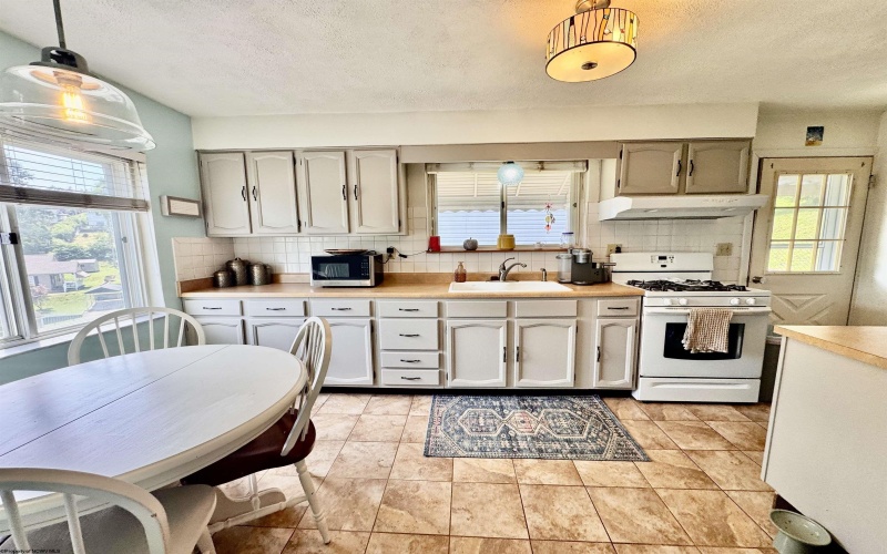 1131 SUNSET Drive, Fairmont, West Virginia 26554, 2 Bedrooms Bedrooms, 4 Rooms Rooms,1 BathroomBathrooms,Single Family Detached,For Sale,SUNSET,10160629