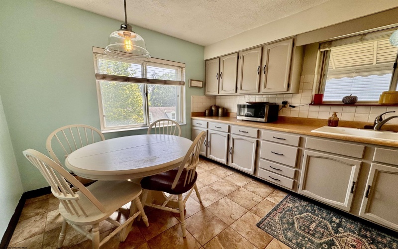1131 SUNSET Drive, Fairmont, West Virginia 26554, 2 Bedrooms Bedrooms, 4 Rooms Rooms,1 BathroomBathrooms,Single Family Detached,For Sale,SUNSET,10160629