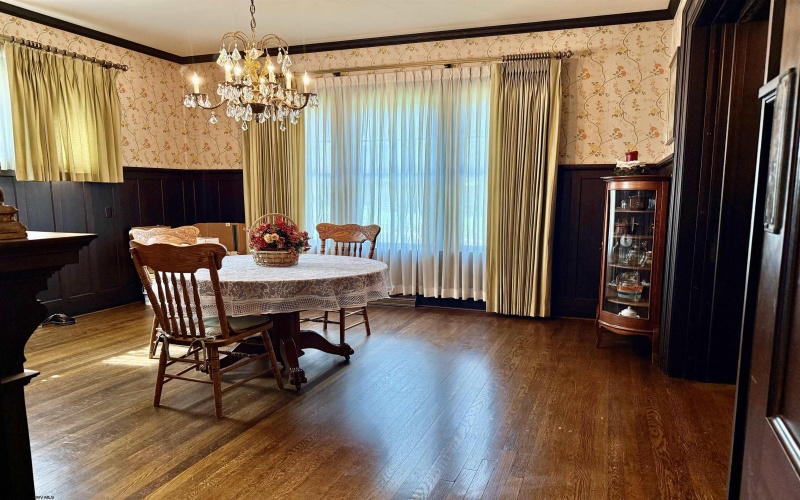 909 7th Street, Fairmont, West Virginia 26554, 4 Bedrooms Bedrooms, 9 Rooms Rooms,2 BathroomsBathrooms,Single Family Detached,For Sale,7th,10160632