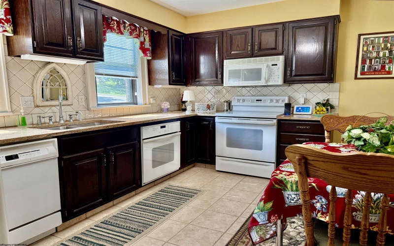 909 7th Street, Fairmont, West Virginia 26554, 4 Bedrooms Bedrooms, 9 Rooms Rooms,2 BathroomsBathrooms,Single Family Detached,For Sale,7th,10160632