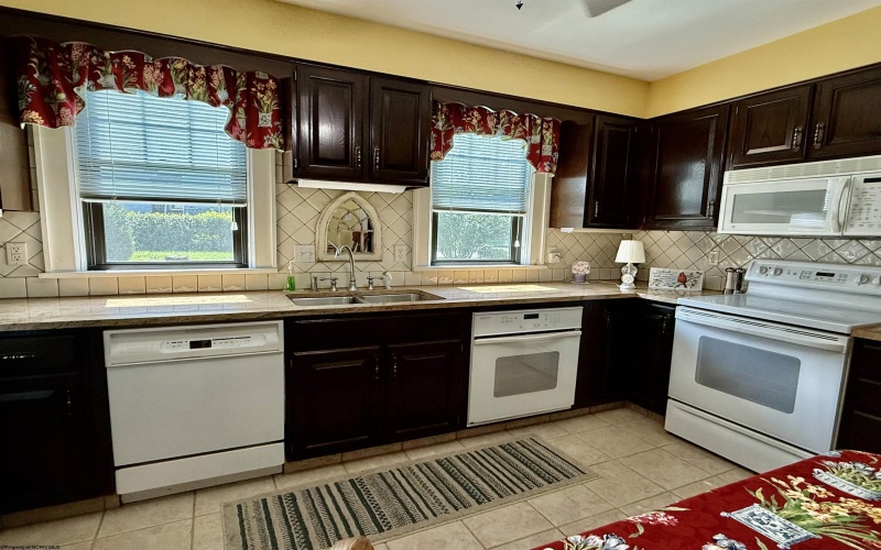 909 7th Street, Fairmont, West Virginia 26554, 4 Bedrooms Bedrooms, 9 Rooms Rooms,2 BathroomsBathrooms,Single Family Detached,For Sale,7th,10160632