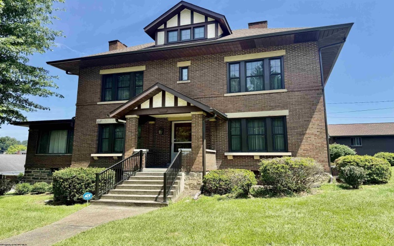 909 7th Street, Fairmont, West Virginia 26554, 4 Bedrooms Bedrooms, 9 Rooms Rooms,2 BathroomsBathrooms,Single Family Detached,For Sale,7th,10160632
