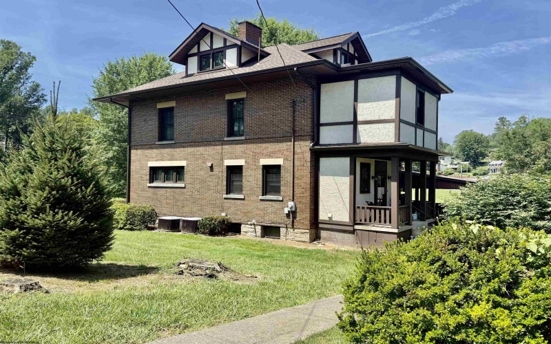 909 7th Street, Fairmont, West Virginia 26554, 4 Bedrooms Bedrooms, 9 Rooms Rooms,2 BathroomsBathrooms,Single Family Detached,For Sale,7th,10160632