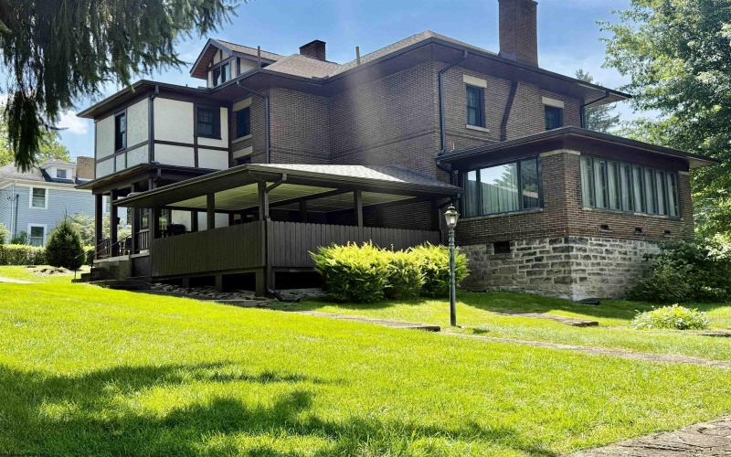 909 7th Street, Fairmont, West Virginia 26554, 4 Bedrooms Bedrooms, 9 Rooms Rooms,2 BathroomsBathrooms,Single Family Detached,For Sale,7th,10160632