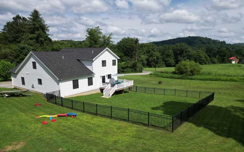 182 Sanford Road, Fairmont, West Virginia 26554, 4 Bedrooms Bedrooms, 10 Rooms Rooms,3 BathroomsBathrooms,Single Family Detached,For Sale,Sanford,10160634