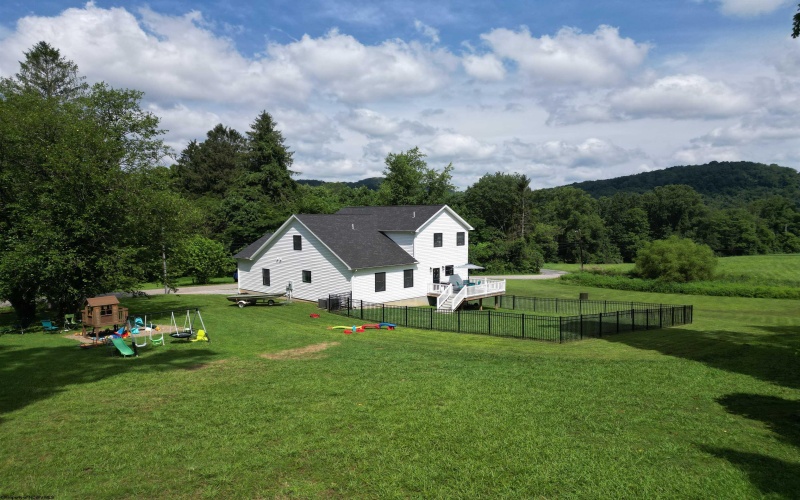 182 Sanford Road, Fairmont, West Virginia 26554, 4 Bedrooms Bedrooms, 10 Rooms Rooms,3 BathroomsBathrooms,Single Family Detached,For Sale,Sanford,10160634