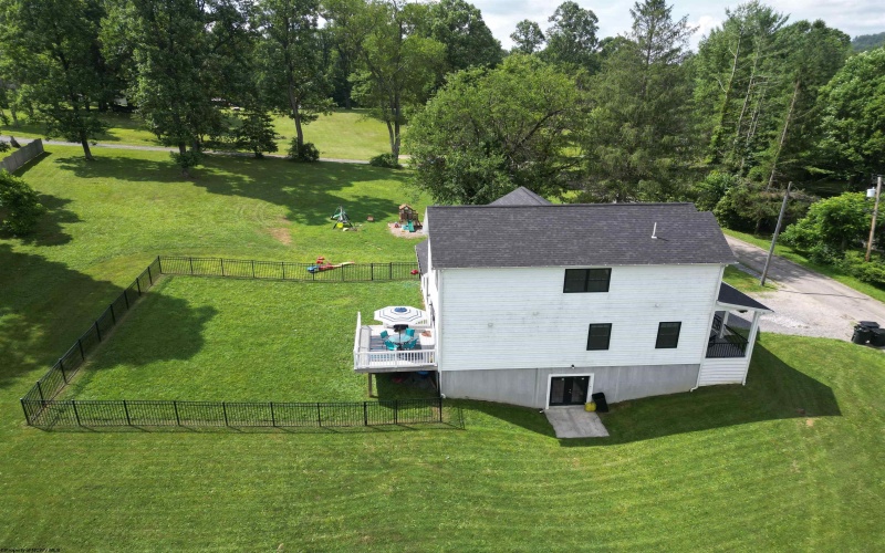 182 Sanford Road, Fairmont, West Virginia 26554, 4 Bedrooms Bedrooms, 10 Rooms Rooms,3 BathroomsBathrooms,Single Family Detached,For Sale,Sanford,10160634
