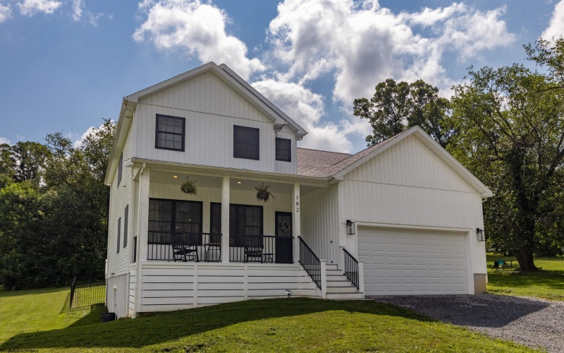 182 Sanford Road, Fairmont, West Virginia 26554, 4 Bedrooms Bedrooms, 10 Rooms Rooms,3 BathroomsBathrooms,Single Family Detached,For Sale,Sanford,10160634