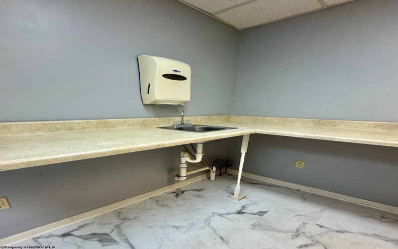 153 Main Street, Bridgeport, West Virginia 26330, ,Commercial/industrial,For Lease,Main,10160649