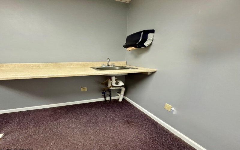 153 Main Street, Bridgeport, West Virginia 26330, ,Commercial/industrial,For Lease,Main,10160649