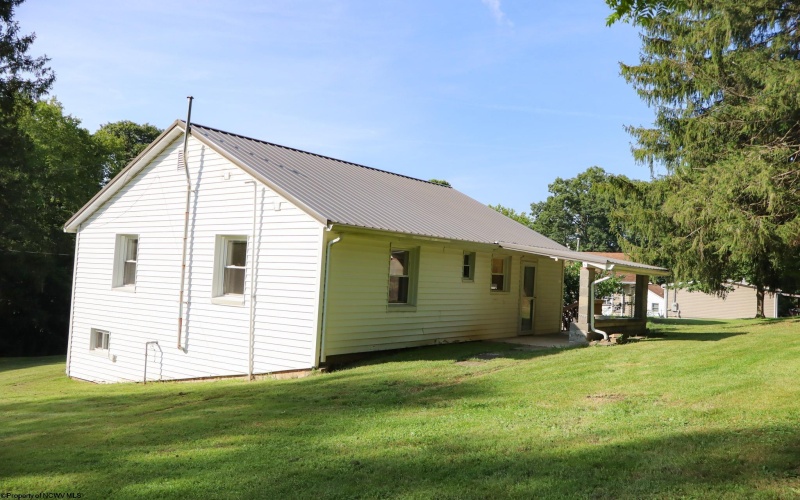 1810 Cassville Mount Morris Road, Morgantown, West Virginia 26501, 2 Bedrooms Bedrooms, 5 Rooms Rooms,1 BathroomBathrooms,Single Family Detached,For Sale,Cassville Mount Morris,10160637