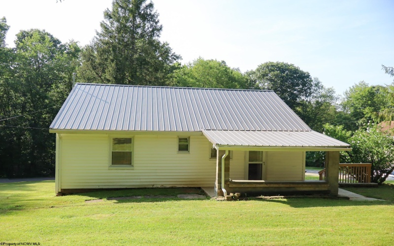 1810 Cassville Mount Morris Road, Morgantown, West Virginia 26501, 2 Bedrooms Bedrooms, 5 Rooms Rooms,1 BathroomBathrooms,Single Family Detached,For Sale,Cassville Mount Morris,10160637