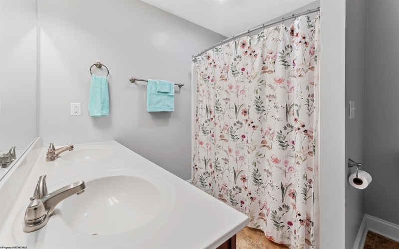 10 Amber Ridge, Morgantown, West Virginia 26508, 3 Bedrooms Bedrooms, 6 Rooms Rooms,2 BathroomsBathrooms,Single Family Detached,For Sale,Amber,10160644