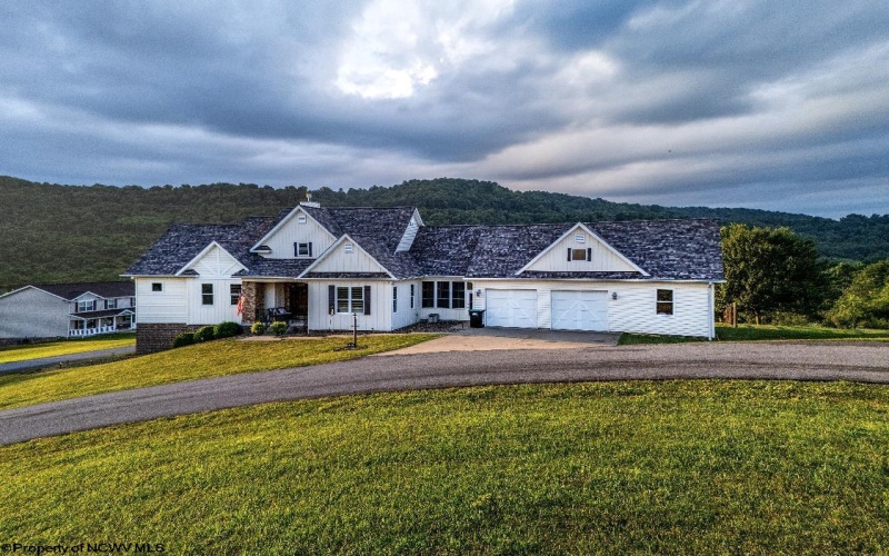 19 Blue Quill Road, Bridgeport, West Virginia 26330, 3 Bedrooms Bedrooms, 10 Rooms Rooms,4 BathroomsBathrooms,Single Family Detached,For Sale,Blue Quill,10160664