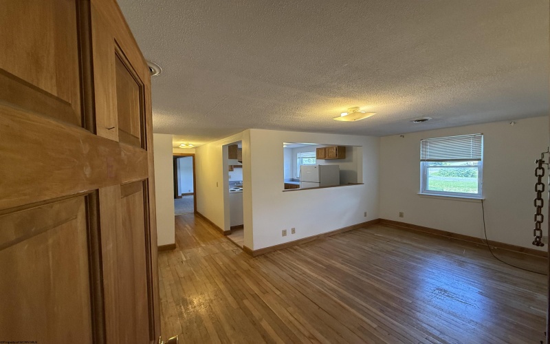 874 Fairmont Road, Morgantown, West Virginia 26501, 1 Bedroom Bedrooms, 4 Rooms Rooms,1 BathroomBathrooms,Residential Rentals,For Rent,Fairmont,10160662