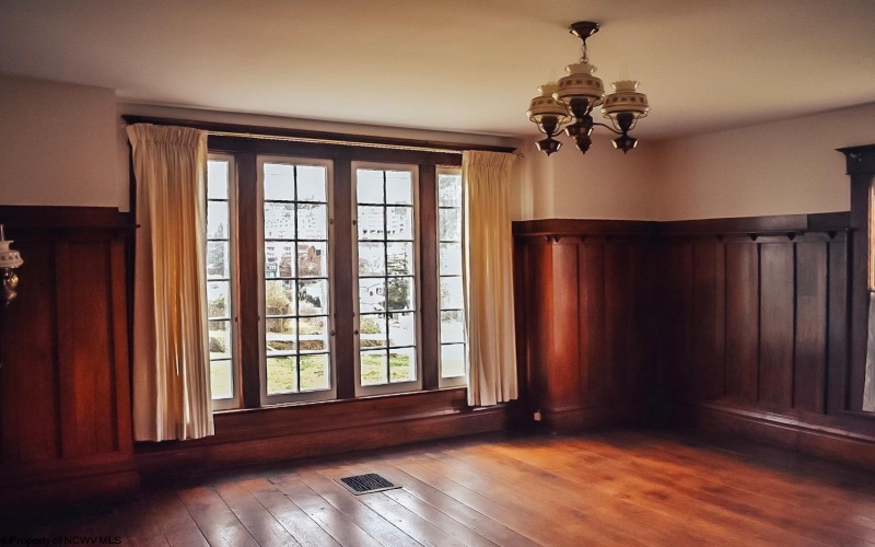 376 Run Road, Morgantown, West Virginia 26508, 5 Bedrooms Bedrooms, 10 Rooms Rooms,2 BathroomsBathrooms,Residential Rentals,For Rent,Run,10160663