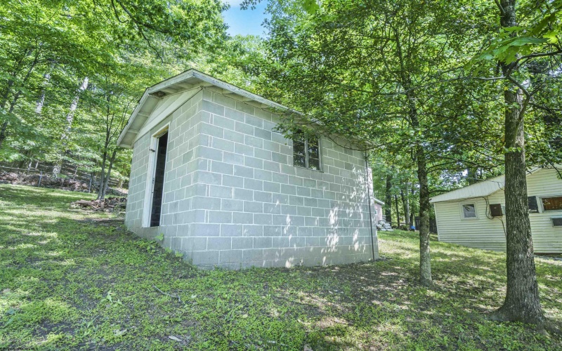 431 Valley Falls Road, Fairmont, West Virginia 26554, 2 Bedrooms Bedrooms, 5 Rooms Rooms,1 BathroomBathrooms,Single Family Detached,For Sale,Valley Falls,10160031