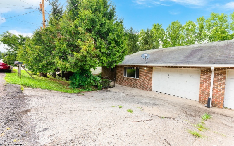 887 Tremont Street, Morgantown, West Virginia 26505, 3 Bedrooms Bedrooms, 6 Rooms Rooms,2 BathroomsBathrooms,Single Family Attached,For Sale,Tremont,10160688
