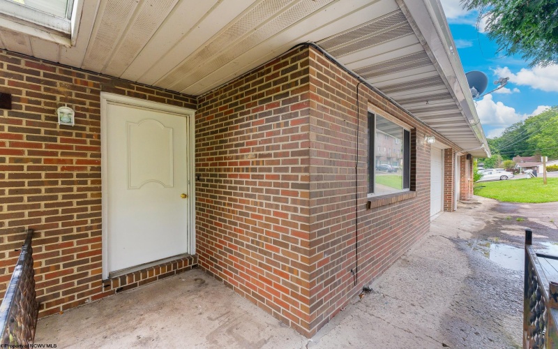 887 Tremont Street, Morgantown, West Virginia 26505, 3 Bedrooms Bedrooms, 6 Rooms Rooms,2 BathroomsBathrooms,Single Family Attached,For Sale,Tremont,10160688