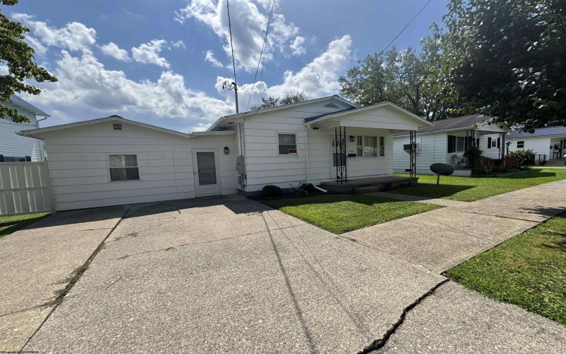 102 Randolph Street, Buckhannon, West Virginia 26201, 3 Bedrooms Bedrooms, 8 Rooms Rooms,1 BathroomBathrooms,Single Family Detached,For Sale,Randolph,10160692