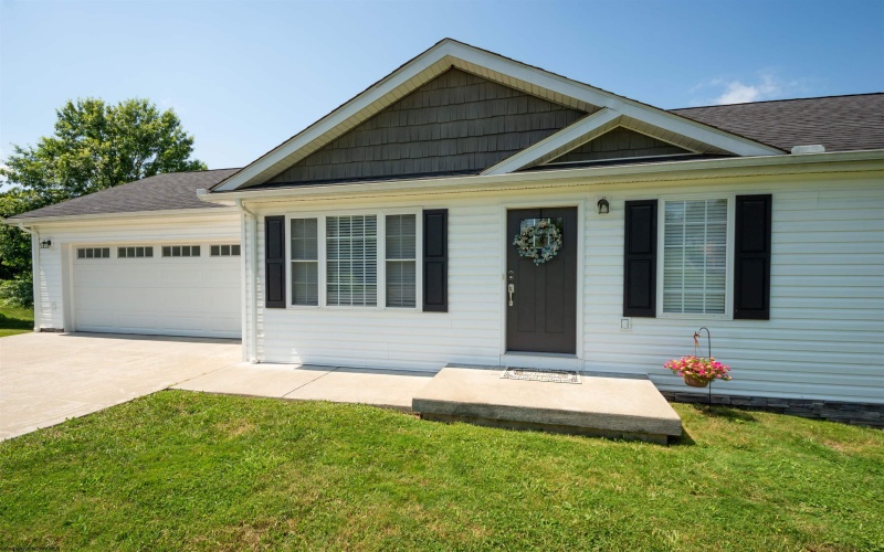 2312 Locust Drive, Fairmont, West Virginia 26554-0000, 3 Bedrooms Bedrooms, 7 Rooms Rooms,2 BathroomsBathrooms,Single Family Detached,For Sale,Locust,10160689