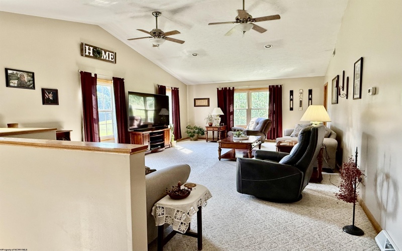 25 Lofty Lane, Montana Mines, West Virginia 26586, 4 Bedrooms Bedrooms, 9 Rooms Rooms,3 BathroomsBathrooms,Single Family Detached,For Sale,Lofty,10160669