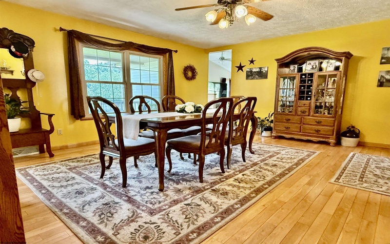 25 Lofty Lane, Montana Mines, West Virginia 26586, 4 Bedrooms Bedrooms, 9 Rooms Rooms,3 BathroomsBathrooms,Single Family Detached,For Sale,Lofty,10160669