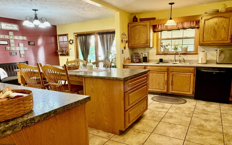 25 Lofty Lane, Montana Mines, West Virginia 26586, 4 Bedrooms Bedrooms, 9 Rooms Rooms,3 BathroomsBathrooms,Single Family Detached,For Sale,Lofty,10160669