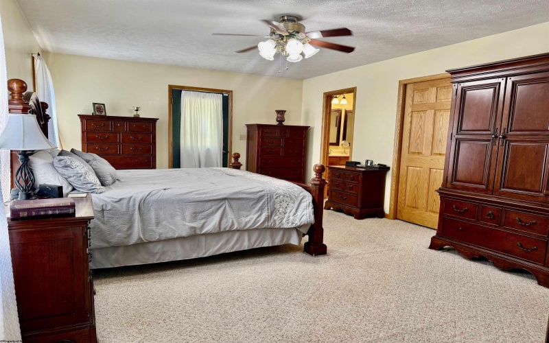 25 Lofty Lane, Montana Mines, West Virginia 26586, 4 Bedrooms Bedrooms, 9 Rooms Rooms,3 BathroomsBathrooms,Single Family Detached,For Sale,Lofty,10160669