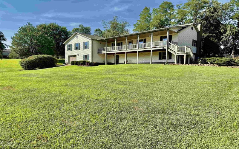 25 Lofty Lane, Montana Mines, West Virginia 26586, 4 Bedrooms Bedrooms, 9 Rooms Rooms,3 BathroomsBathrooms,Single Family Detached,For Sale,Lofty,10160669