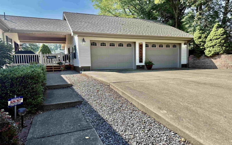 25 Lofty Lane, Montana Mines, West Virginia 26586, 4 Bedrooms Bedrooms, 9 Rooms Rooms,3 BathroomsBathrooms,Single Family Detached,For Sale,Lofty,10160669