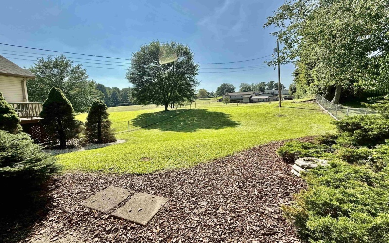 25 Lofty Lane, Montana Mines, West Virginia 26586, 4 Bedrooms Bedrooms, 9 Rooms Rooms,3 BathroomsBathrooms,Single Family Detached,For Sale,Lofty,10160669