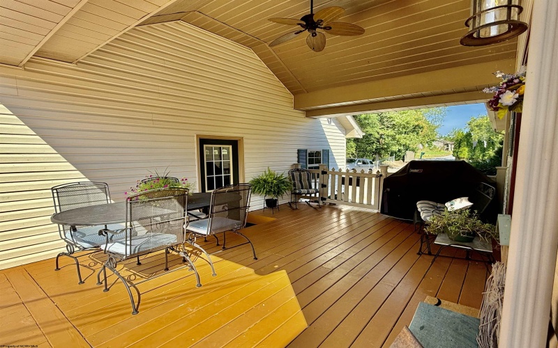 25 Lofty Lane, Montana Mines, West Virginia 26586, 4 Bedrooms Bedrooms, 9 Rooms Rooms,3 BathroomsBathrooms,Single Family Detached,For Sale,Lofty,10160669