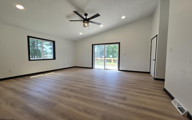 403 Broadway Avenue, Bridgeport, West Virginia 26330, 3 Bedrooms Bedrooms, 5 Rooms Rooms,2 BathroomsBathrooms,Single Family Detached,For Sale,Broadway,10160671